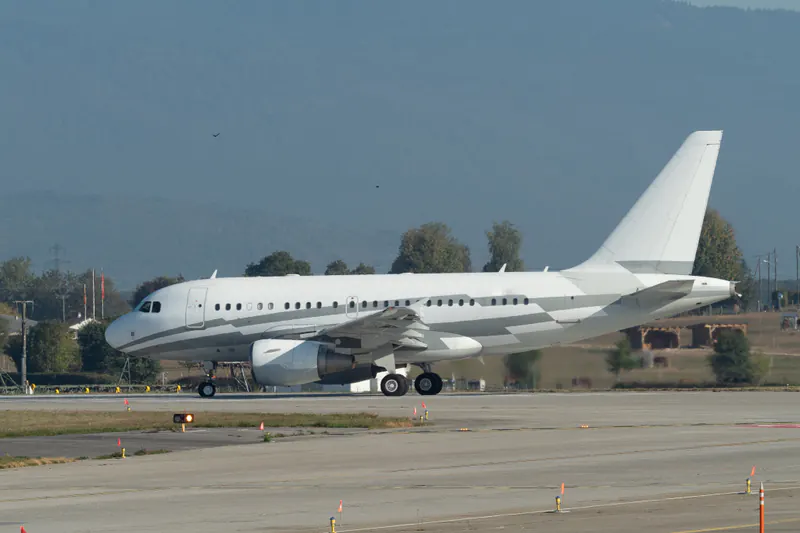 Airbus ACJ318 · side view