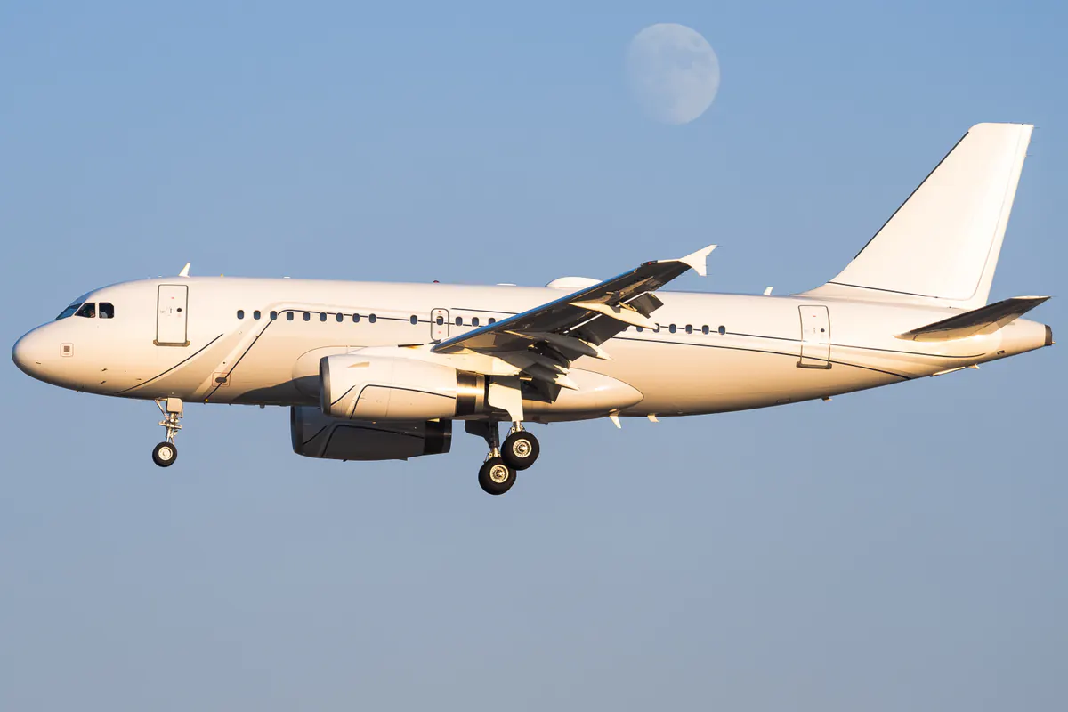 Airbus ACJ319 · side view
