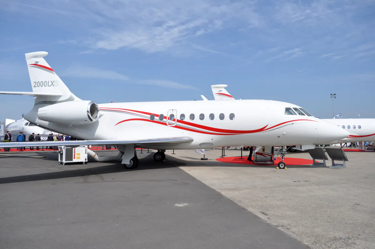 Dassault Falcon 2000LXS · side view