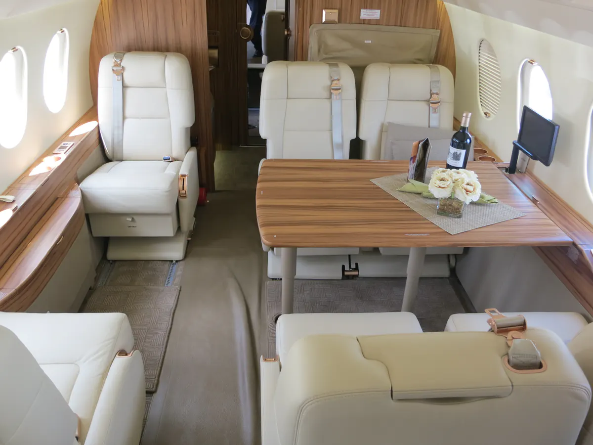 Dassault Falcon 2000LXS · cabin