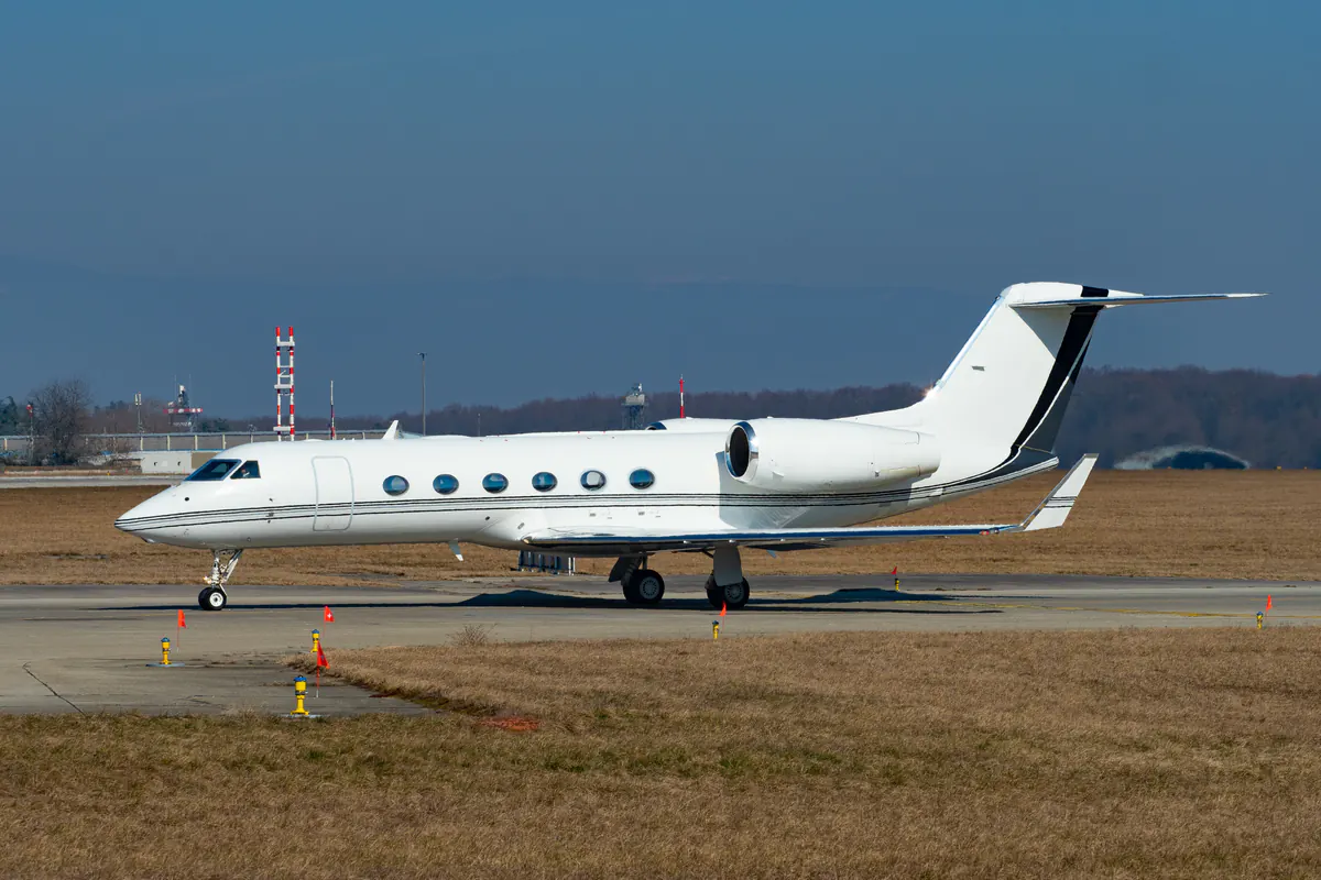 Gulfstream G450 · side view