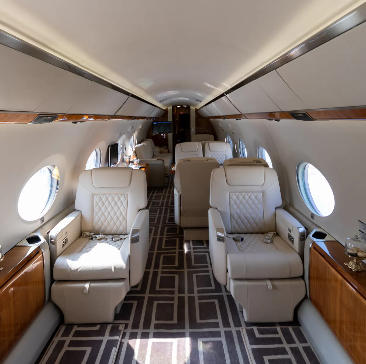 Gulfstream G550 · cabin