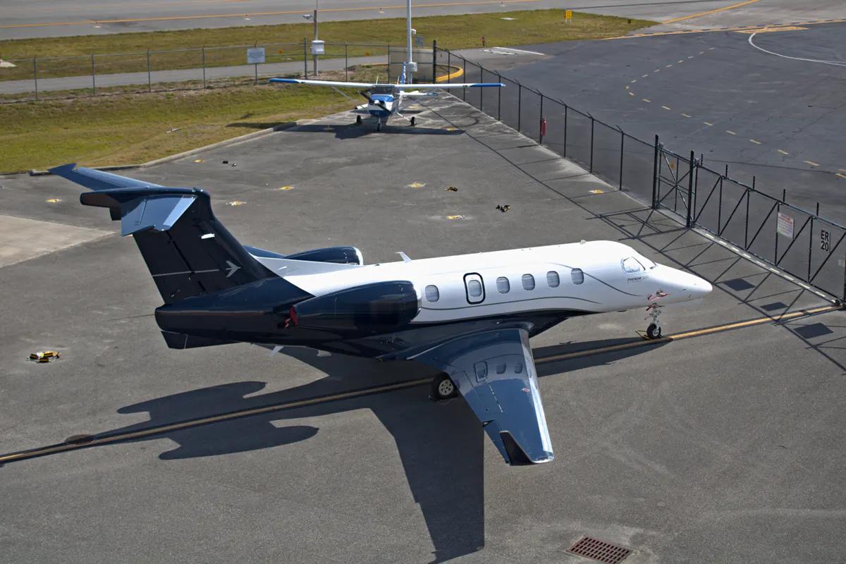 Embraer Phenom 300 · side view