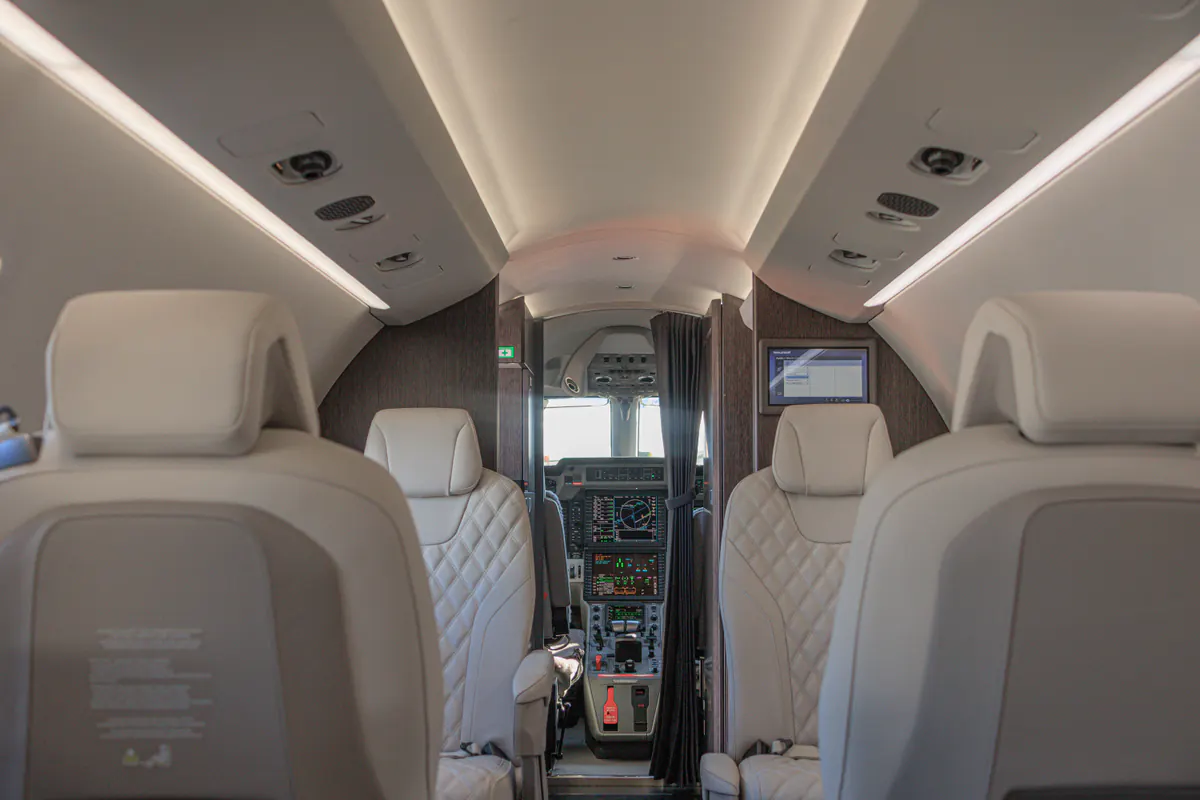 Pilatus PC-24 · cabina