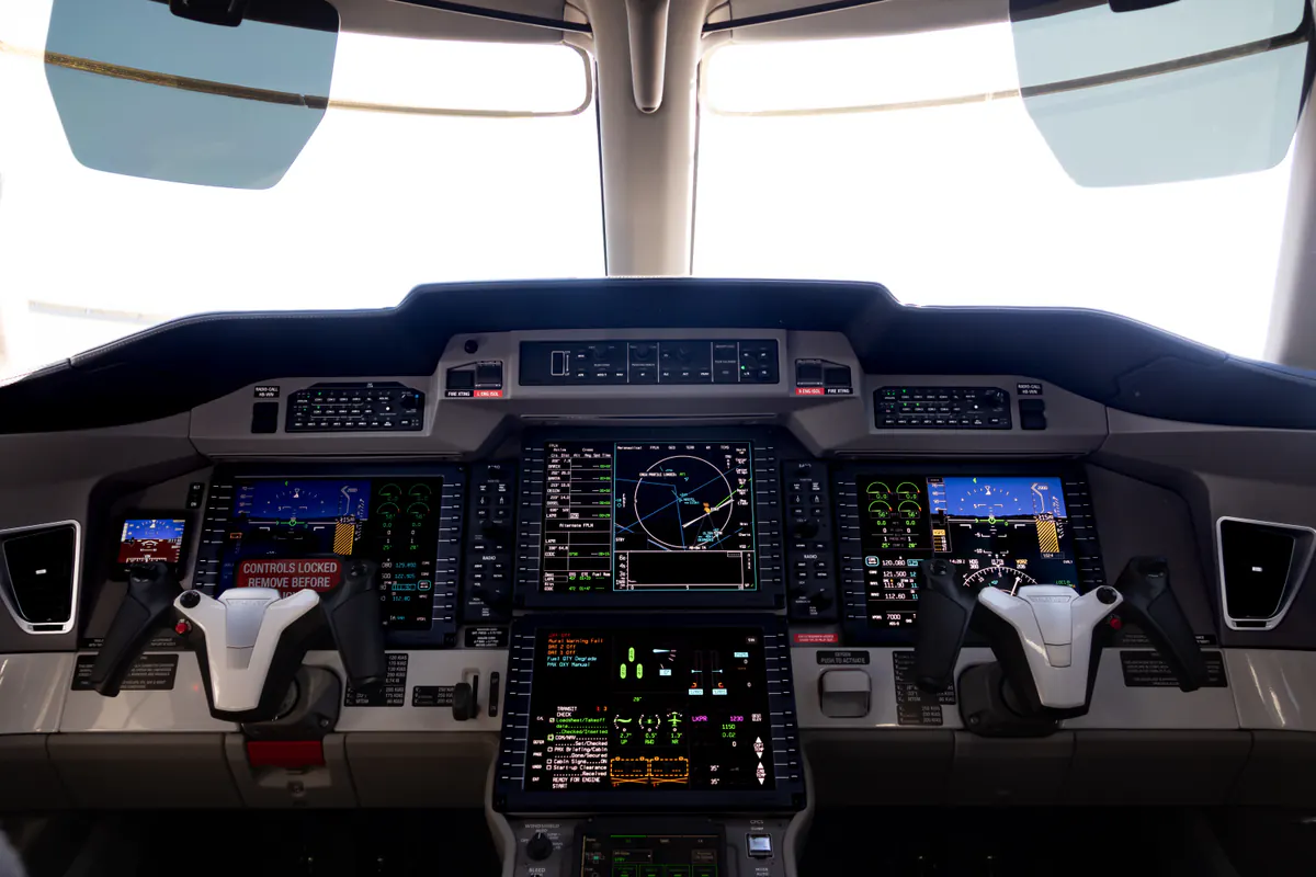 Pilatus PC-24 · cabina de mando