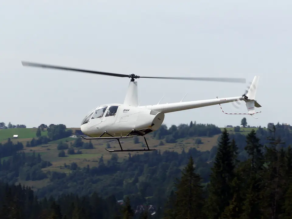 Robinson R44