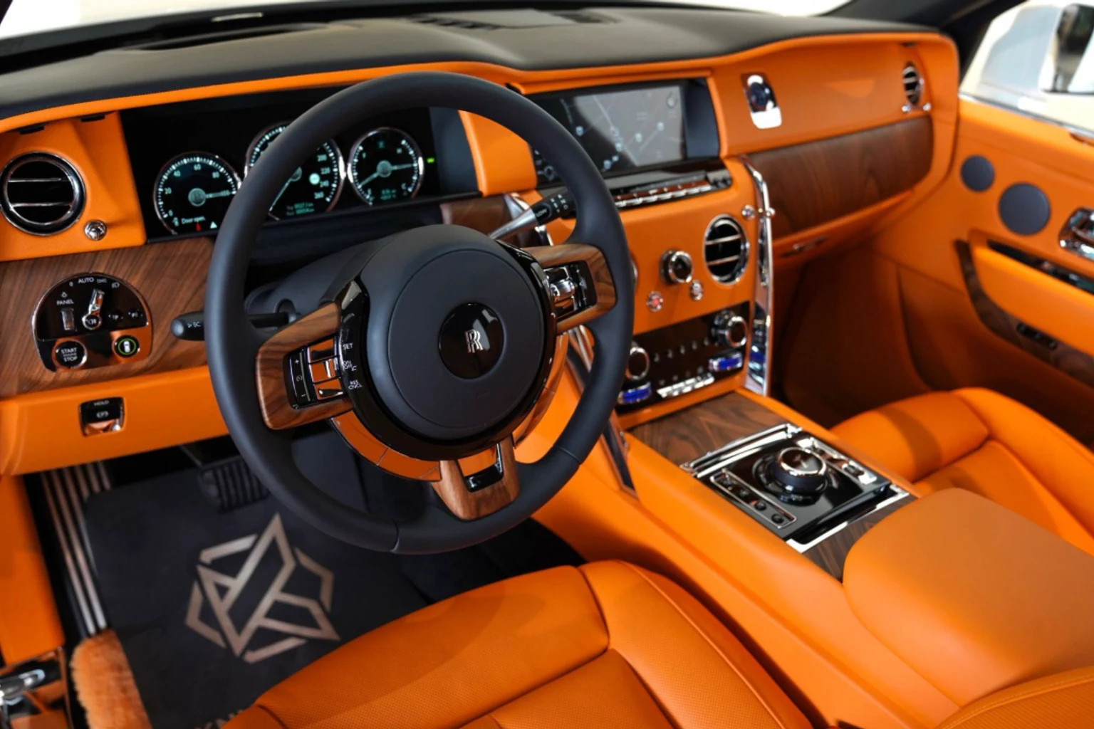 Rolls Royce Palmeraie Marrakech — luxury wedding and villa delivery